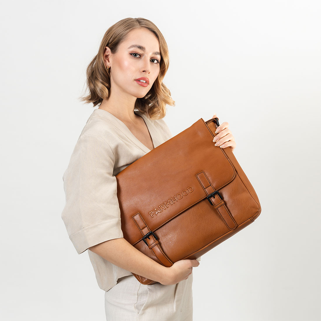 Frau mit Farmhood Laptoptasche